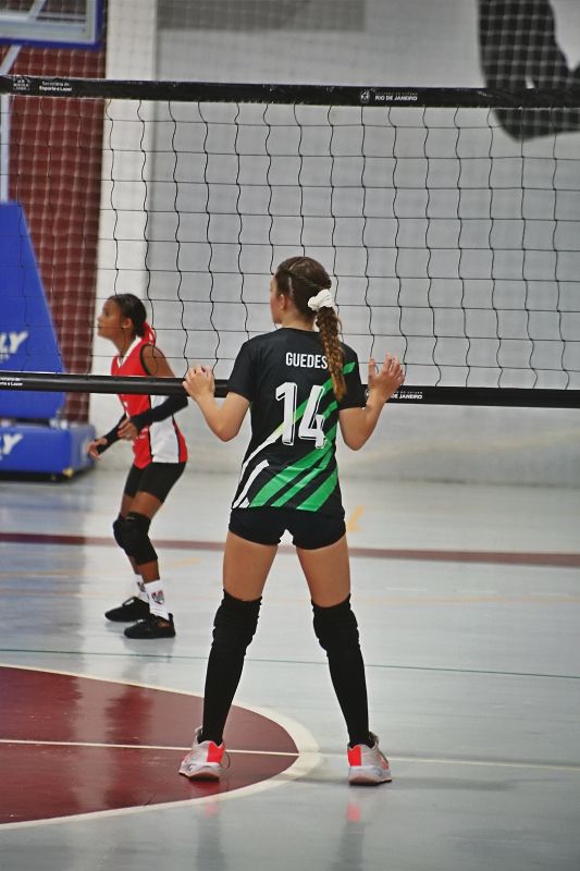 Atletas do Espaço Recreio durante treino em quadra